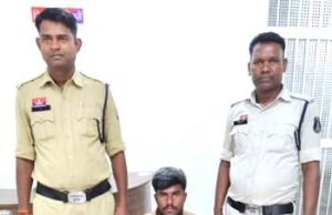 कोतरारोड़ और जूटमिल की अवैध शराब पर कार्रवाई में दो आरोपी गिरफ्तार, 18 लीटर महुआ शराब और बाइक जप्त