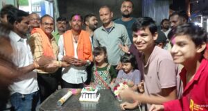 भाजपा नेता प्रकाश अवस्थी का जन्मदिन दोस्तों और ग्रामीणों ने धूमधाम से मनाया दिए बधाई एवं शुभकामनाएं