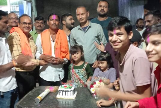 भाजपा नेता प्रकाश अवस्थी का जन्मदिन दोस्तों और ग्रामीणों ने धूमधाम से मनाया दिए बधाई एवं शुभकामनाएं
