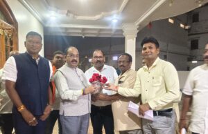 पटवारियों की समस्याओं को लेकर उपमुख्यमंत्री को सौंपा पत्र, पदोन्नति समेत चार प्रमुख मांगें