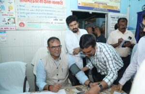 दूरस्थ अंचलों में कलेक्टर ने किया अस्पताल, स्कूल और छात्रावासों का सघन निरीक्षण