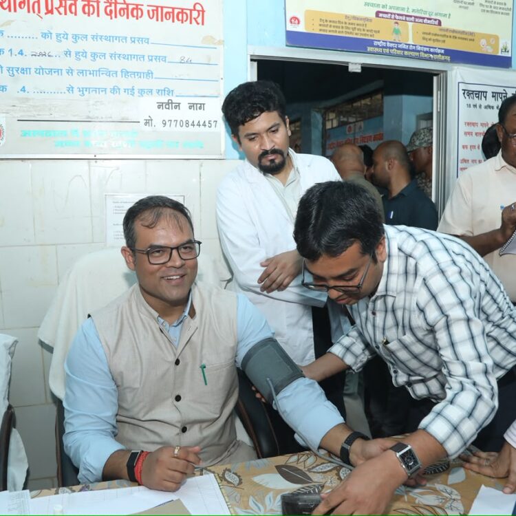 दूरस्थ अंचलों में कलेक्टर ने किया अस्पताल, स्कूल और छात्रावासों का सघन निरीक्षण