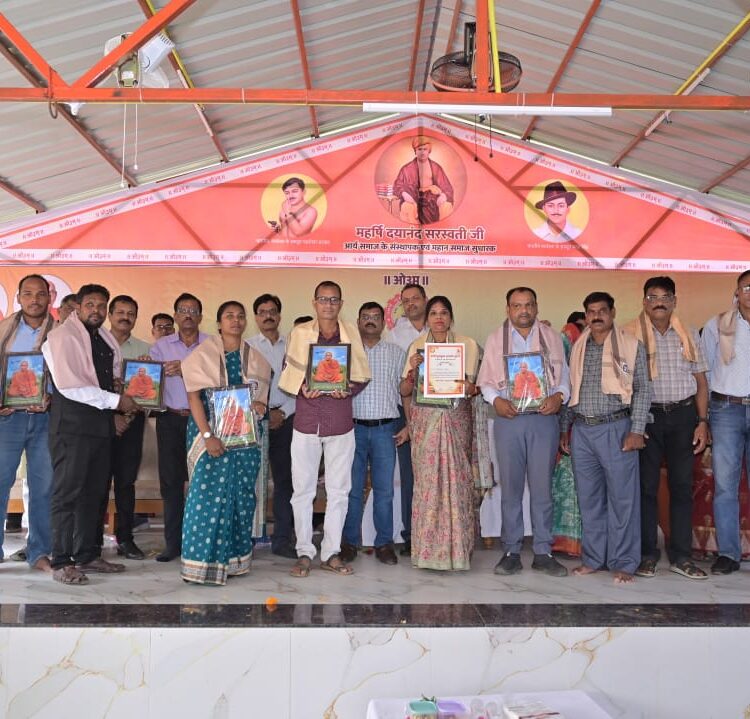 “तुरंगा गुरुकुल में गूंजा शिक्षा और संस्कार का संदेश, 325 से अधिक शिक्षकों का हुआ भव्य सम्मान”