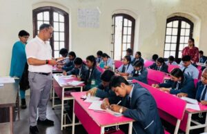 कलेक्टर कुन्दन कुमार ने पीएम नरहरदेव स्कूल का किया औचक निरीक्षण