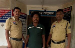 पिता एवं अन्य से मारपीट कर कटारी से हमला करने वाला आरोपी गिरफ्तार।