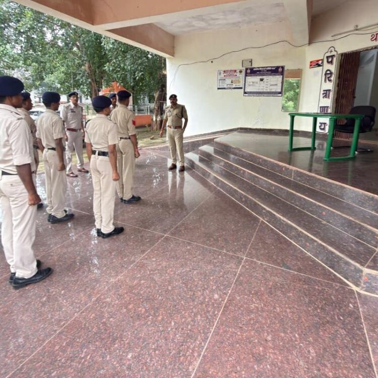 सीमावर्ती थानों का आकस्मिक निरीक्षण, सुरक्षा व्यवस्था को लेकर एसपी ने दिया निर्देश