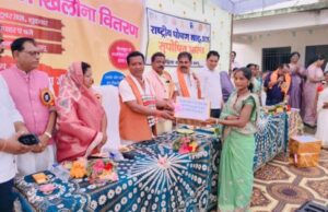 कापू परियोजना के 150 आंगनबाड़ी केंद्रों के बच्चों को मिले खिलौने