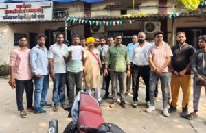 किसानों की समस्याओं को लेकर लामबंद हुए अंचल के किसान, किसान नेता लालू सिंह के नेतृत्व में सौंपा ज्ञापन