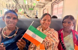रावघाट तक ट्रेन पहुंचने से ग्रामीणों के सपनों को मिले पंख, पहली बार रेल में सफर कर खिले चेहरे