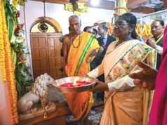 राष्ट्रपति द्रौपदी मुर्मु ने माँ दंतेश्वरी की पूजा-अर्चना कर देशवासियों की सुख-समृद्धि और खुशहाली की कामना की