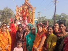 51वें वर्ष में भव्य झांकी के साथ मां दुर्गा की विदाई, नम आंखों से भक्तों ने कहा मां अगले बरस फिर आना