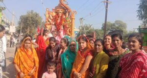 51वें वर्ष में भव्य झांकी के साथ मां दुर्गा की विदाई, नम आंखों से भक्तों ने कहा मां अगले बरस फिर आना
