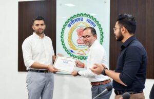 कलेक्टर ने उत्कृष्ट कार्य करने वाले 23 कर्मचारियों को किया सम्मानित