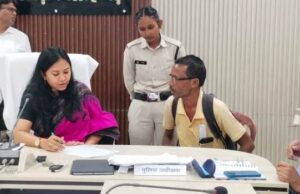 चकरदा जलाशय की नहर में जाम और पुल के गलत निर्माण से 30 एकड़ धान की फसल पर संकट