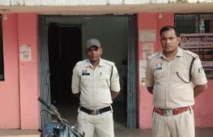 गांजा तस्करी के फरार आरोपी जफर खान को चक्रधरनगर पुलिस ने तमनार के ग्राम बिजना से किया गिरफ्तार