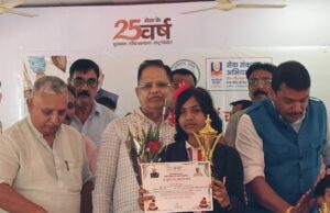 जिला स्तरीय चित्रकला प्रतियोगिता में मस्तूरी की प्रिया टंडन प्रथम