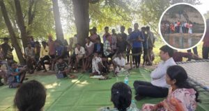 नदी पार कर सुदूर ग्राम तुसावल पहुंचे कलेक्टर, चौपाल लगाकर सुनी ग्रामीणों की समस्याएं