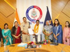 तीन दशकों से अधिक की गौरवपूर्ण पुलिस सेवा का सम्मानपूर्ण समापन : उप निरीक्षक रमेश राम भगत एवं सहायक आरक्षक अस्सी राम कोमरा को कांकेर पुलिस ने दी भावभीनी विदाई।